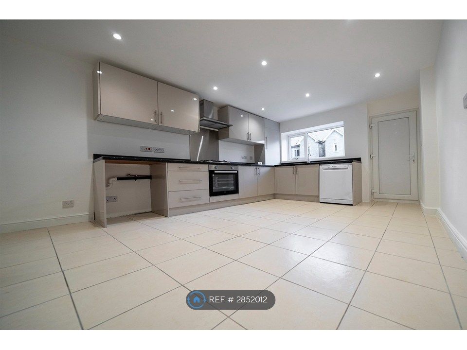 Property photo 2 of 25