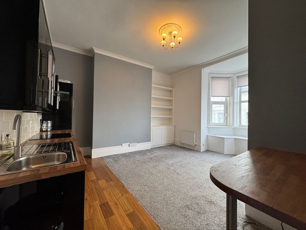 Property photo 3 of 7 Living Room