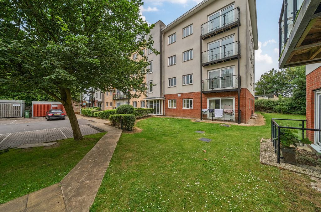 Property photo 1 of 11 1309227-6-68497Ea...