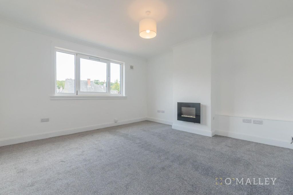 Property photo 2 of 11 Living Room