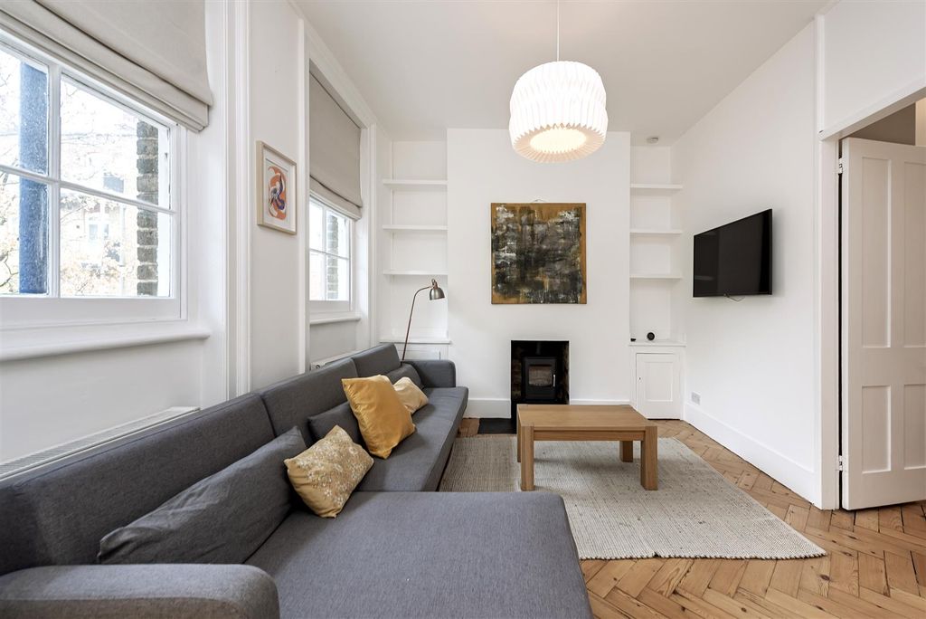 Property photo 2 of 11 Avonmore Place