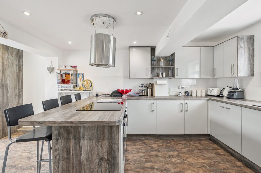 Property photo 2 of 20 Kitchen