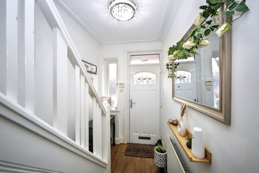 Property photo 2 of 25