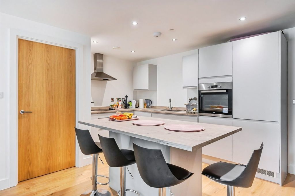 Property photo 2 of 9 Picture No. 10