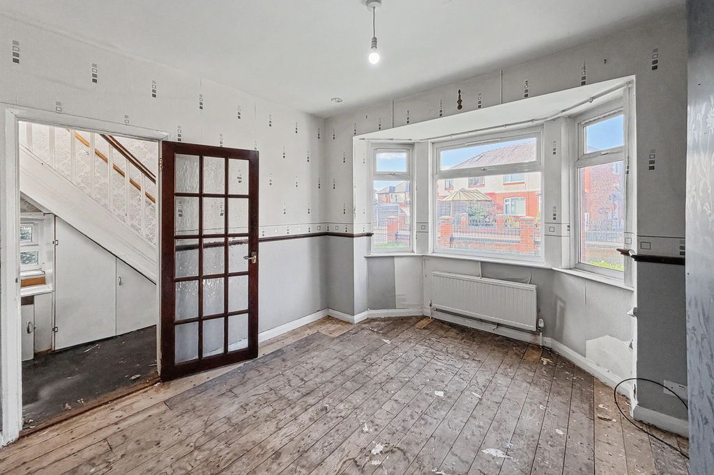Property photo 3 of 20 12 Derbyshire Avenue, Stretford, Manchester M32 9Lr
