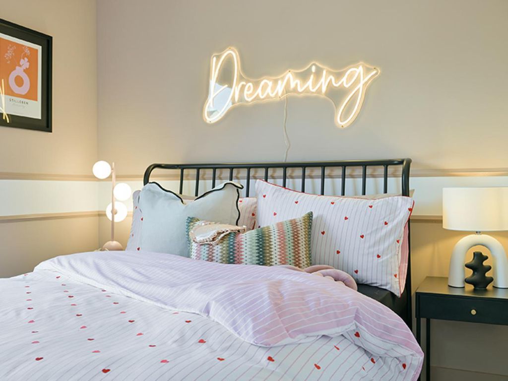 Property photo 2 of 8 Canalside Quarter, Bedroom 2