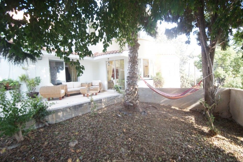 Property photo 2 of 28