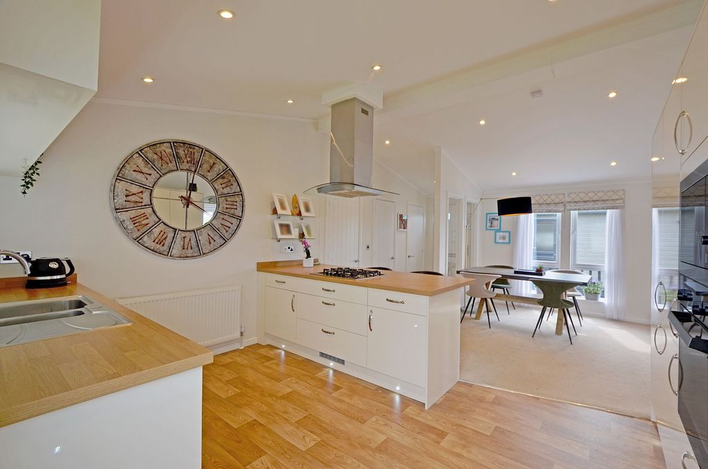 Property photo 3 of 21 Photo 13