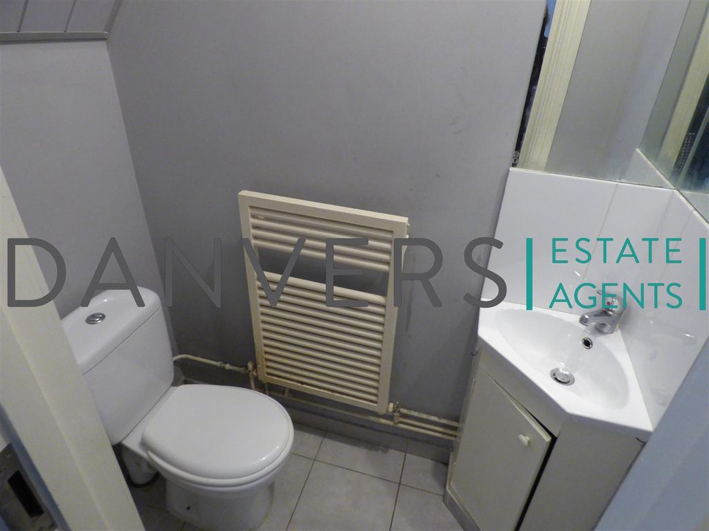 Property photo 3 of 5 Bathroom .Jpg