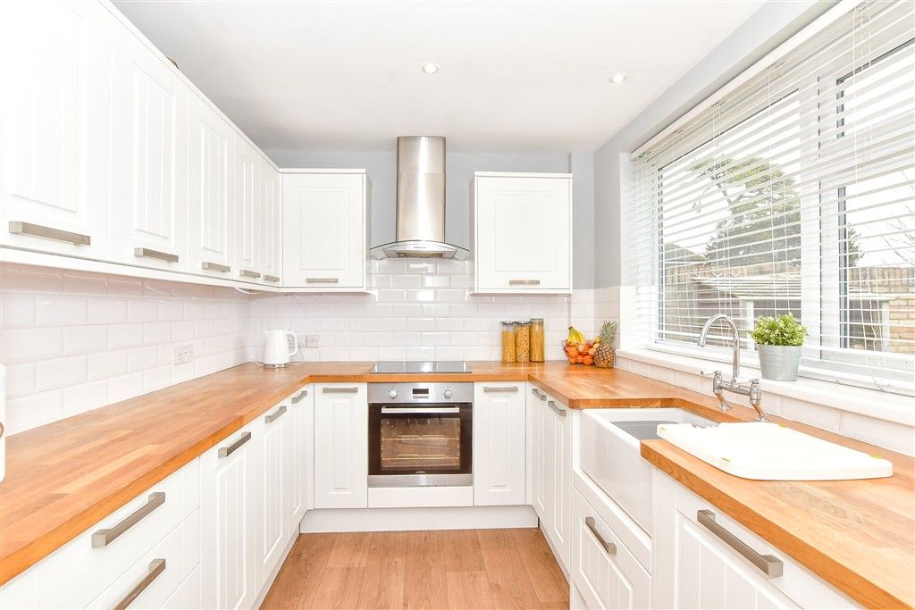 Property photo 2 of 12 Kitchen