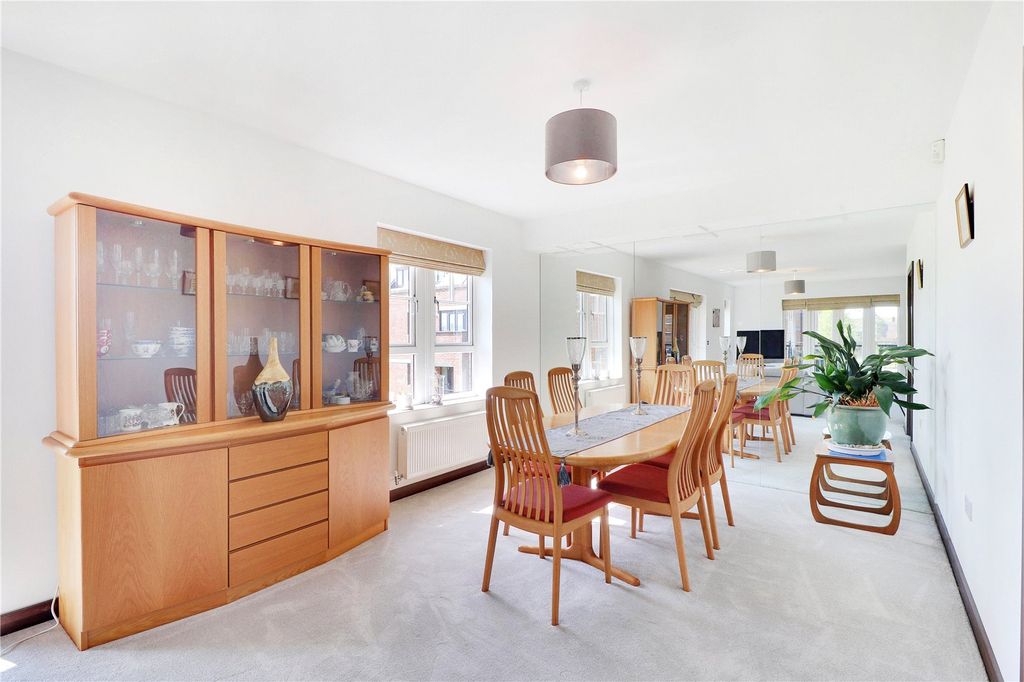 Property photo 2 of 17 Sitting/Living Room