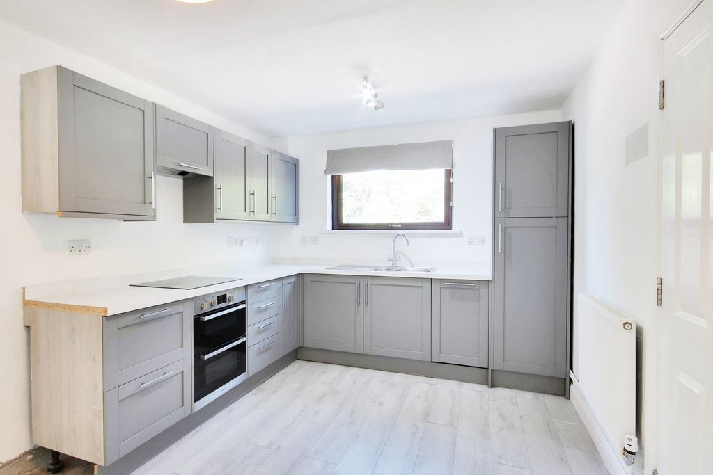 2 bed maisonette for saleBazes Shaw, New Ash Green DA3