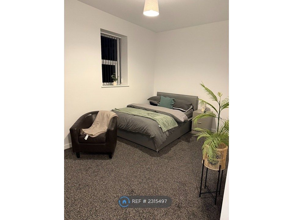 Property photo 1 of 35 Large Double Room