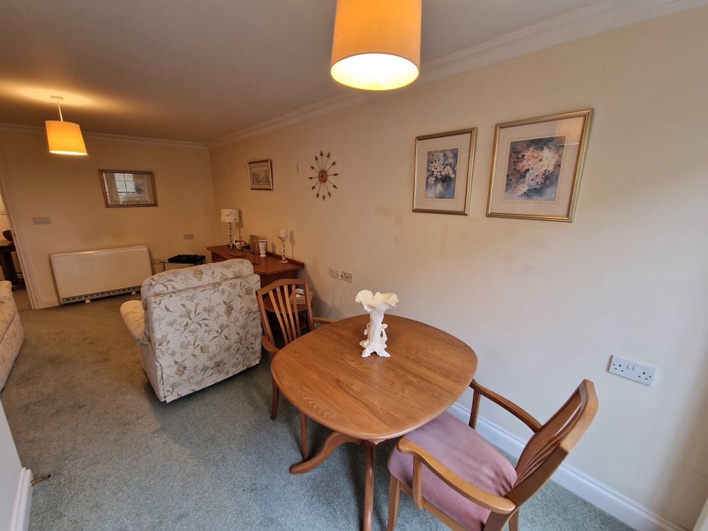 Property photo 3 of 10 Dining Area