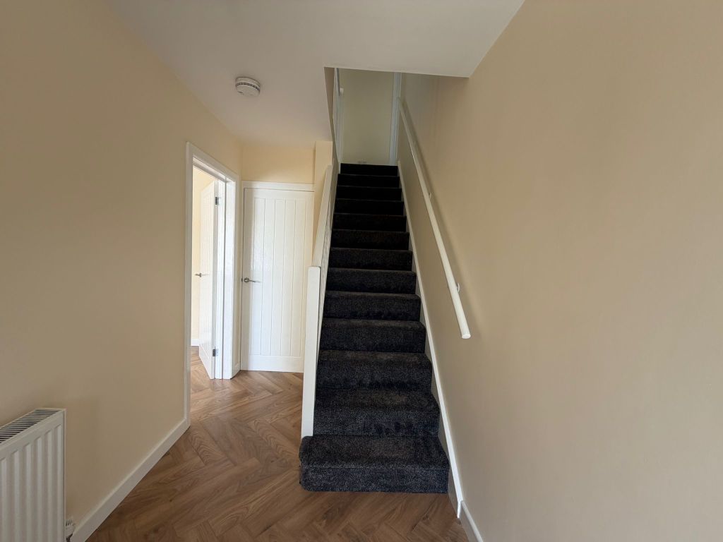 Property photo 3 of 23 Entrance Hall