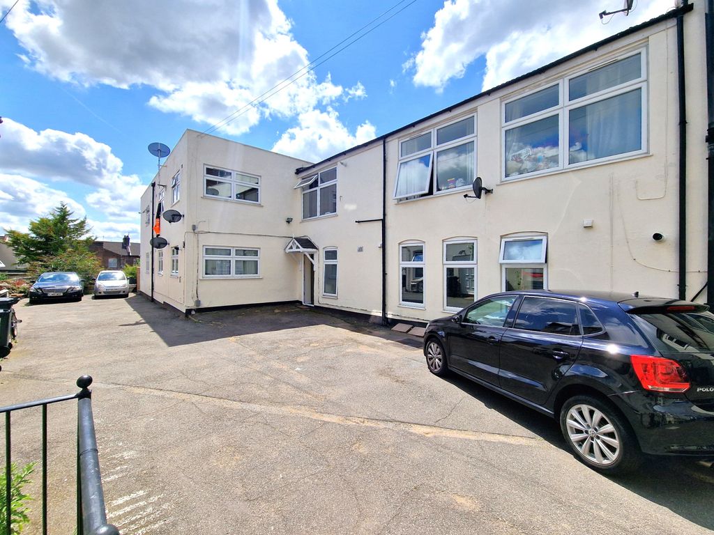 Property photo 1 of 9 One Bedroom Ground Floor Flat For Sale Located On Clarendon Road In Luton