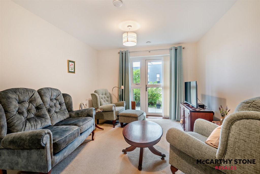 Property photo 3 of 27 8627048-Interior13-800.Jpg
