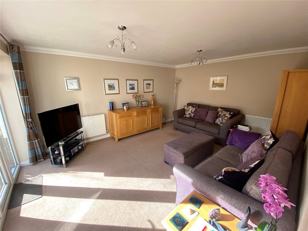 Property photo 2 of 19 Picture No. 09