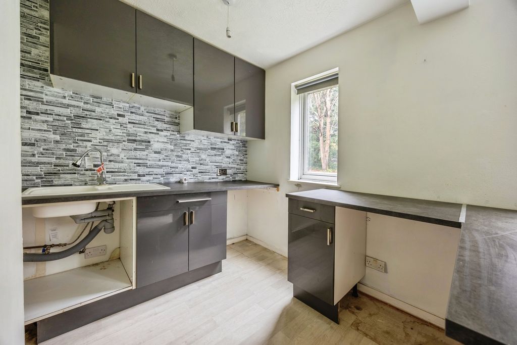 Property photo 2 of 5 Kitchen