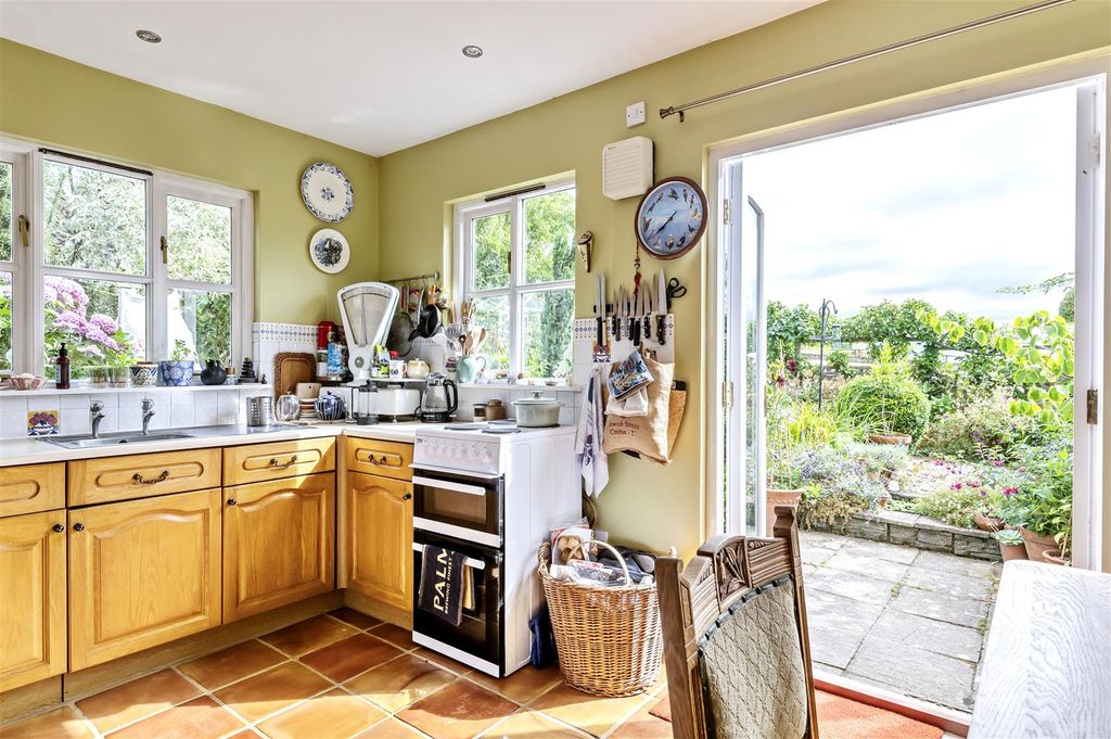 Property photo 3 of 20 Kitchen 2