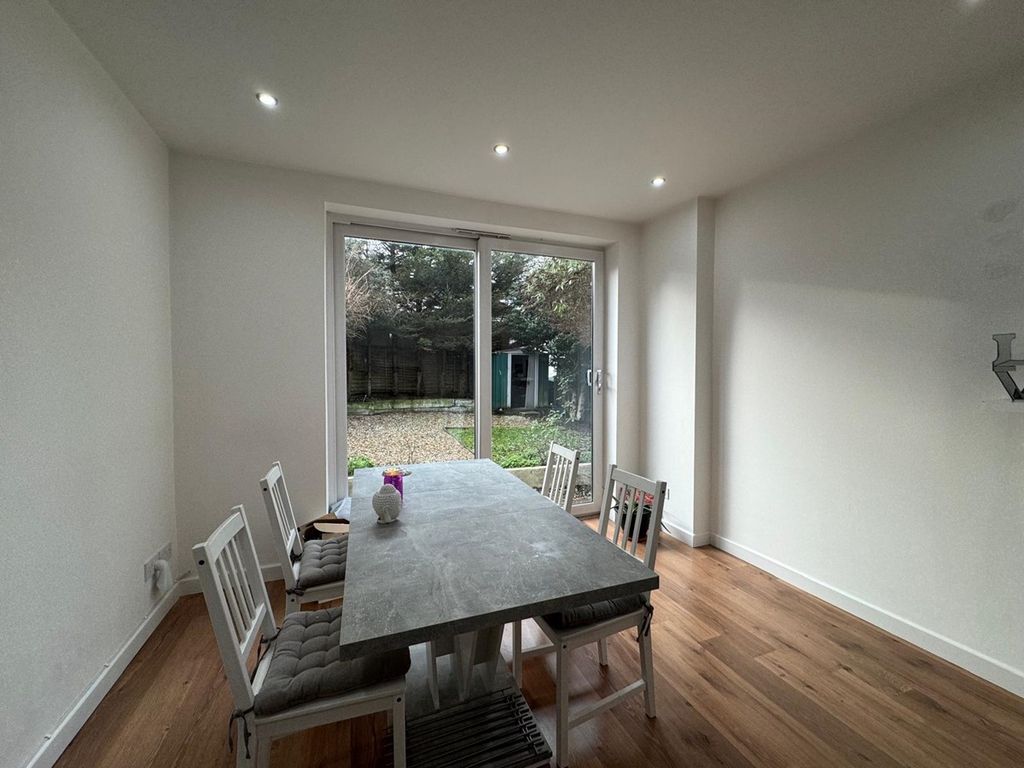 Property photo 2 of 8 Picture5