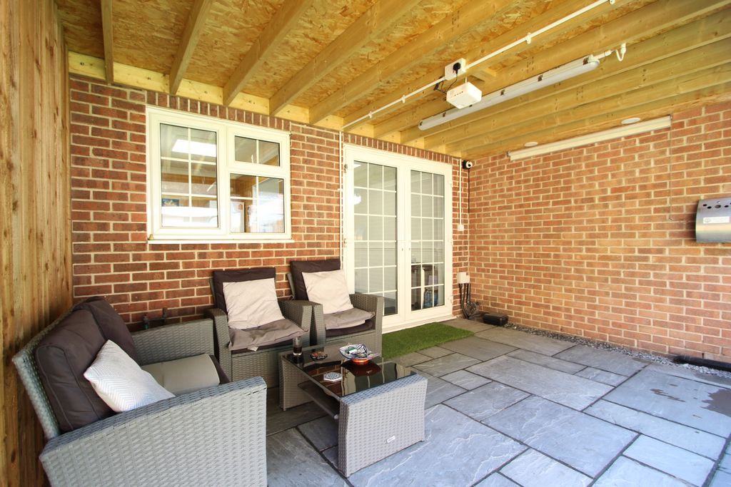 Property photo 2 of 12 Image