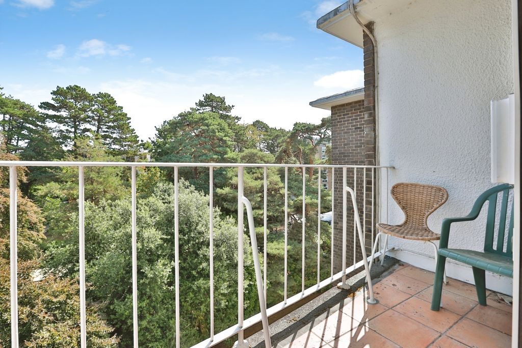 Property photo 3 of 21 Balcony