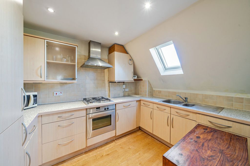 Property photo 2 of 21 1359678-20-68d50E...