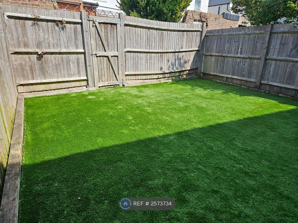 Property photo 2 of 7 Garden - Artificial Grass