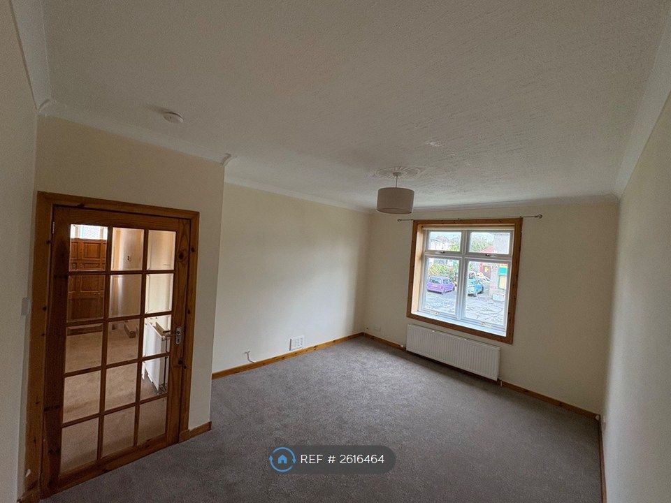 Property photo 3 of 10 Livingroom