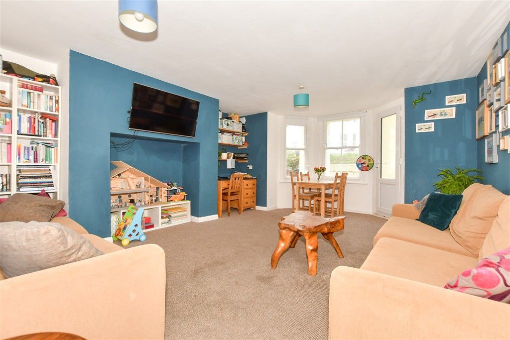 Property photo 2 of 13 Lounge