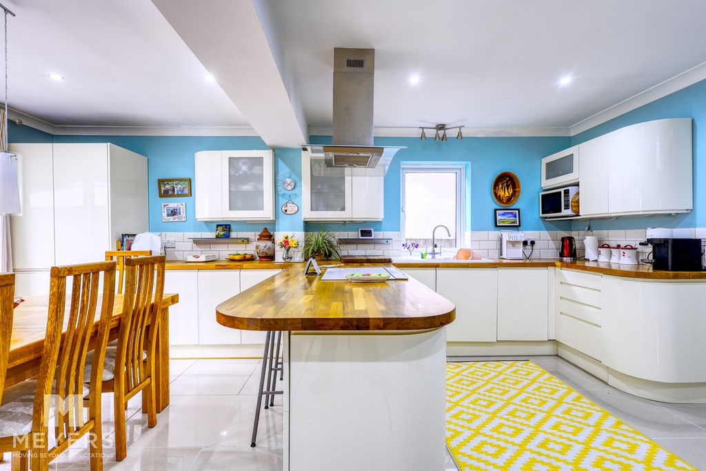 Property photo 3 of 29