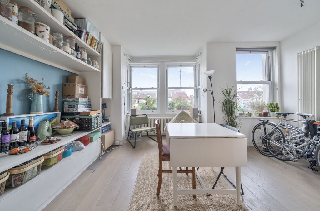 Property photo 2 of 13 1344674-11-68B958...