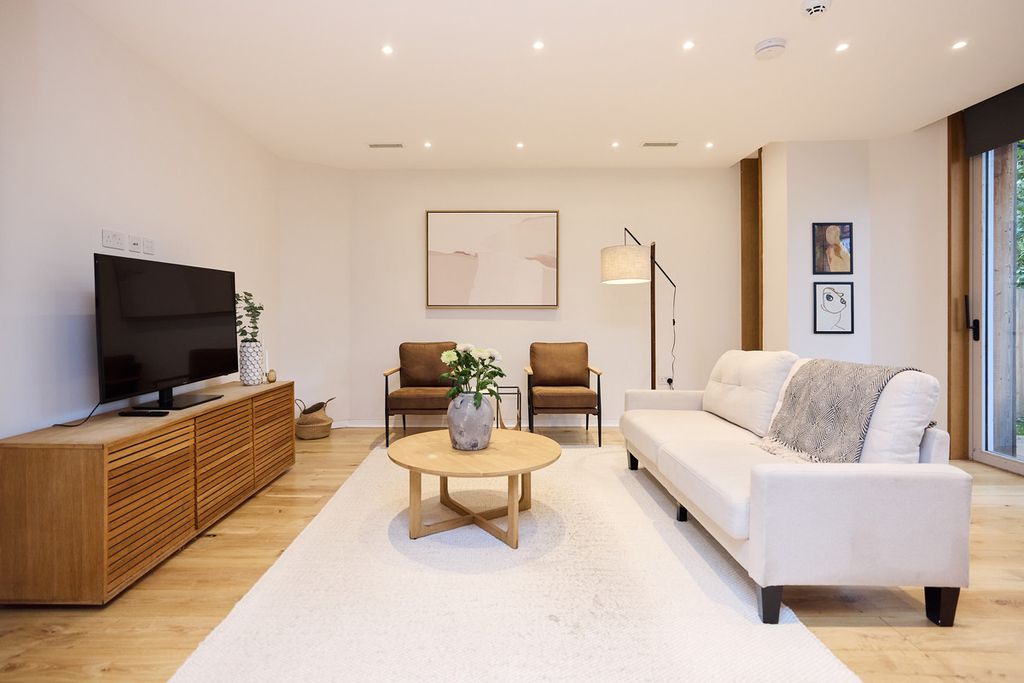 Property photo 3 of 23