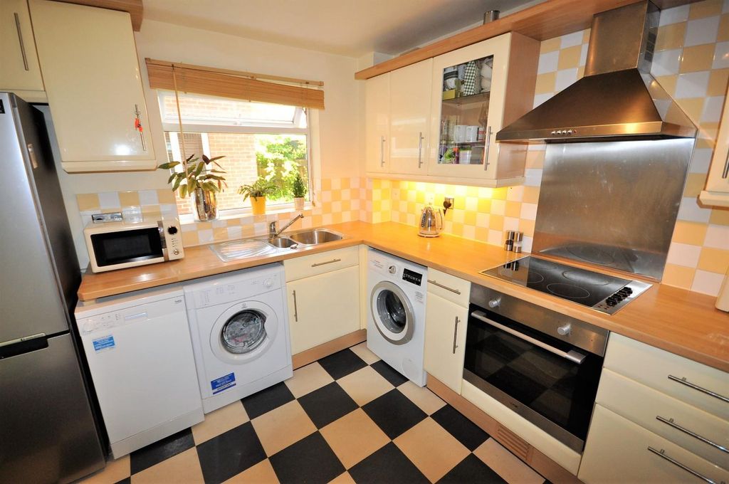 Property photo 3 of 10 Re-Fitted Kitchen