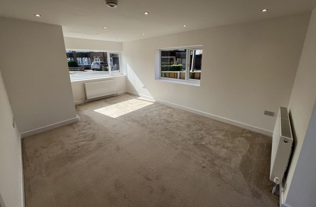 Property photo 3 of 10 Living Room