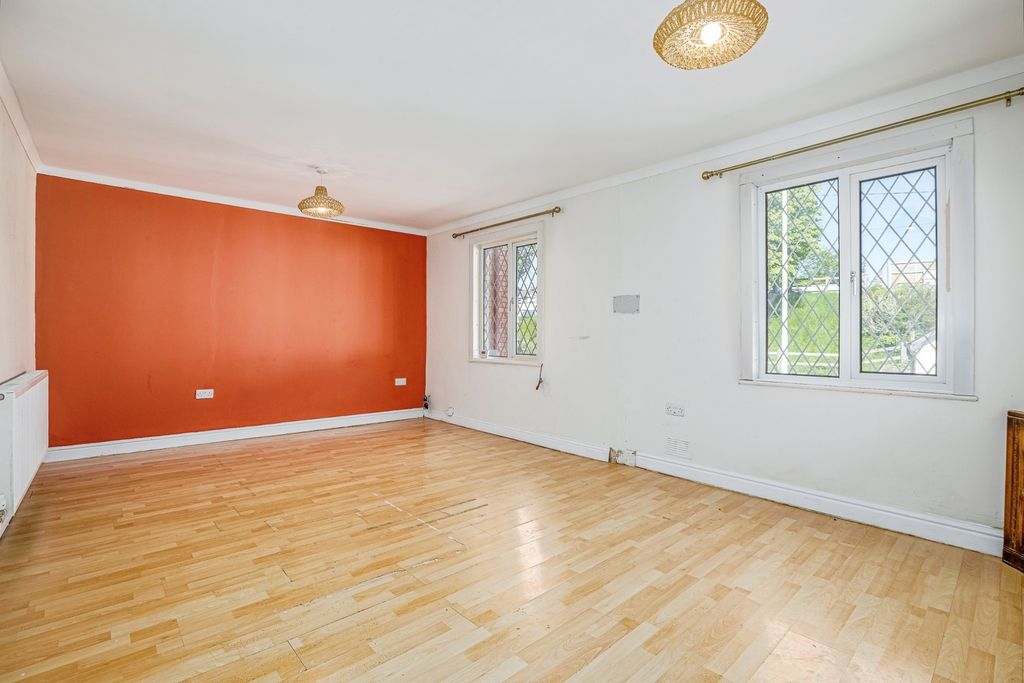 Property photo 3 of 17 Photo
