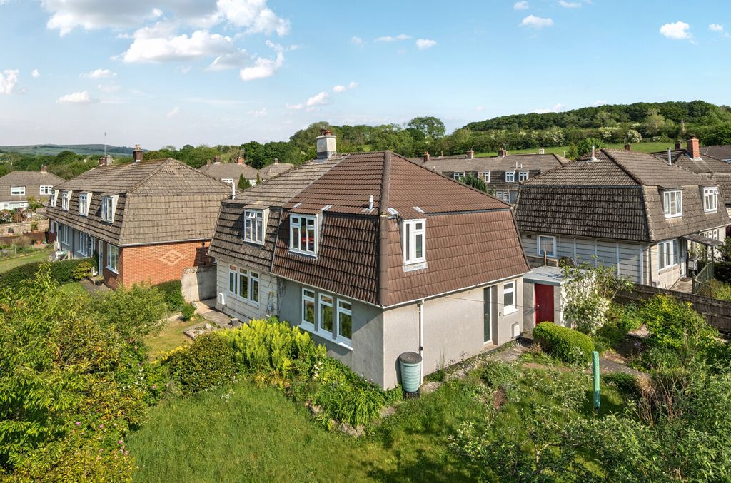 Property photo 1 of 16 1290997-2-6824c8c...