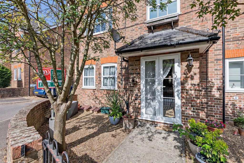 Property photo 1 of 10 8659890-Exterior02-800.Jpg