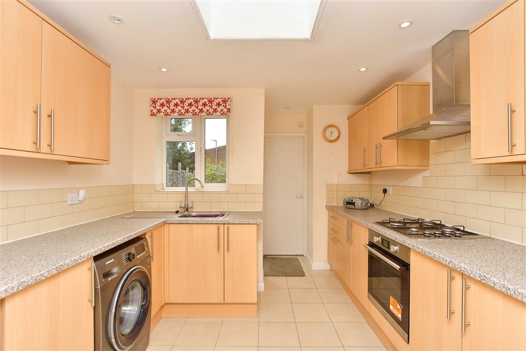 Property photo 3 of 9 Kitchen