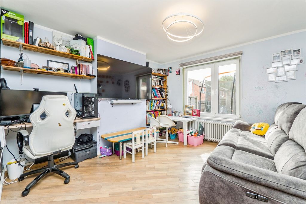 Property photo 2 of 17