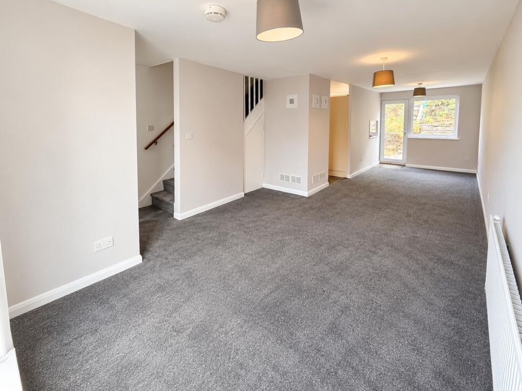 Property photo 2 of 9 6208422