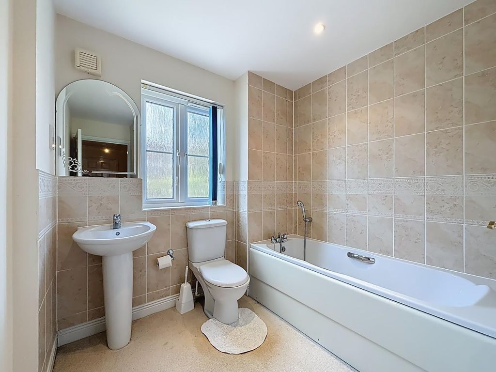 Property photo 3 of 33 Famly Bathroom