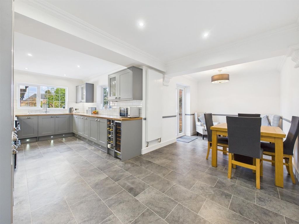 Property photo 2 of 21 Cam01224G0-Pr0597-Still010.Jpg