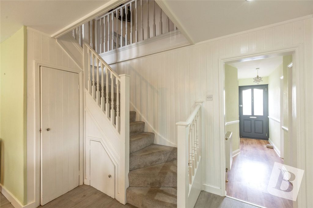 Property photo 3 of 22 Entrance Halll