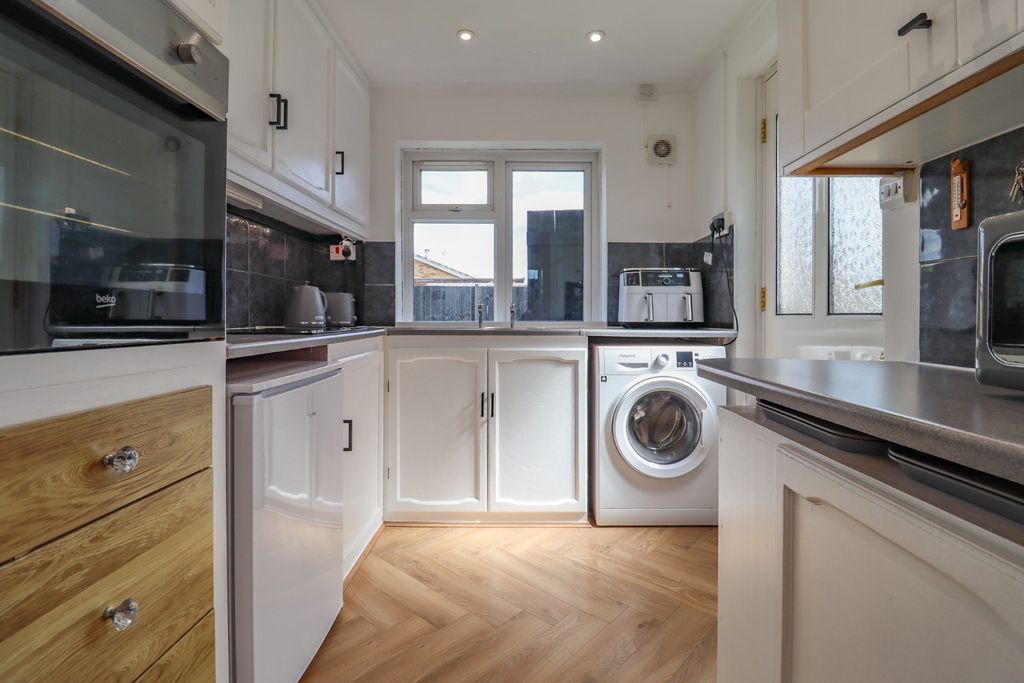 Property photo 3 of 13 4304723