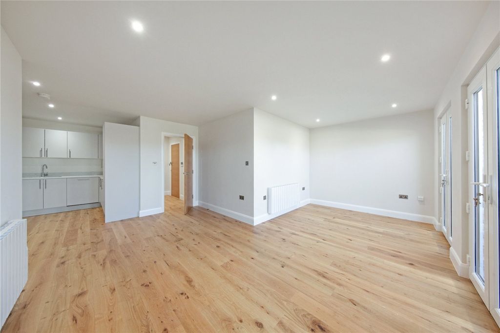 Property photo 3 of 15 Picture No. 01