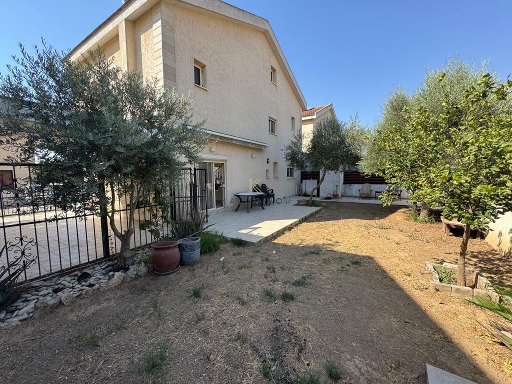 Property photo 2 of 20
