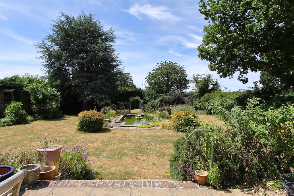 Property photo 2 of 18 Blandings Garden Ph113.Jpg