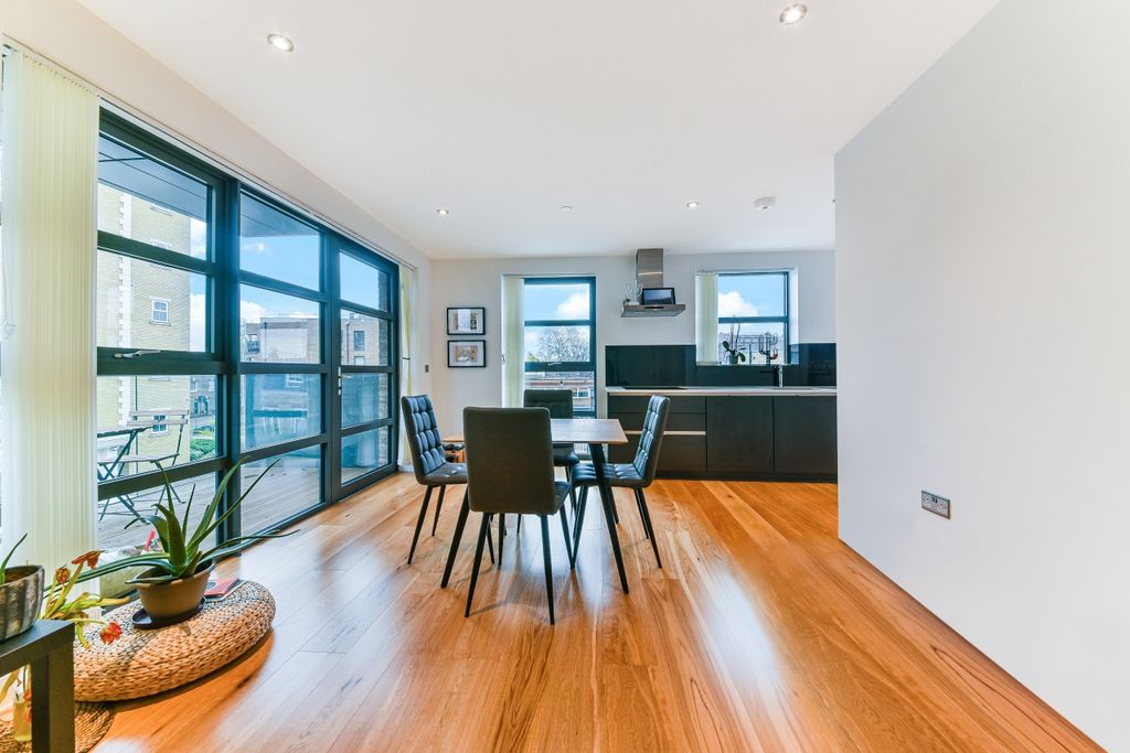 Property photo 3 of 11 Alwen Court 9 (17-10